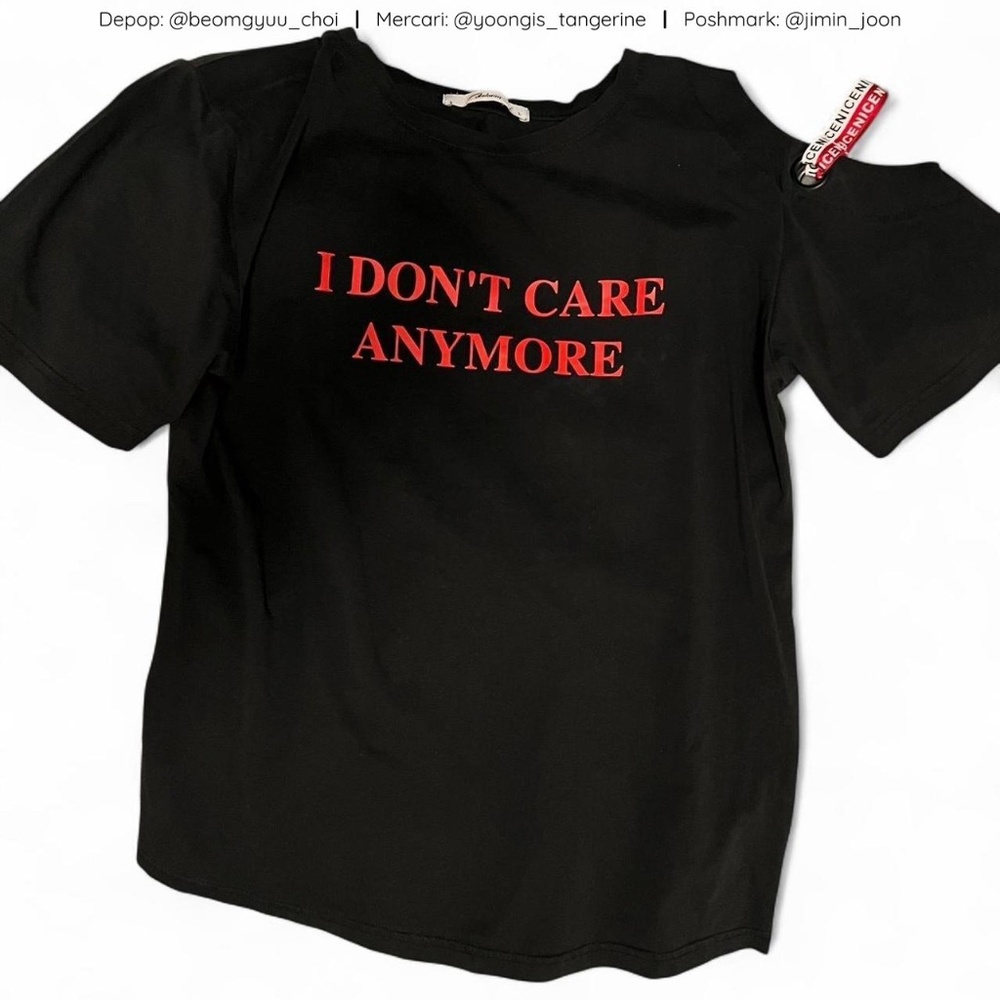 Graphic shirt with shoulder cutout